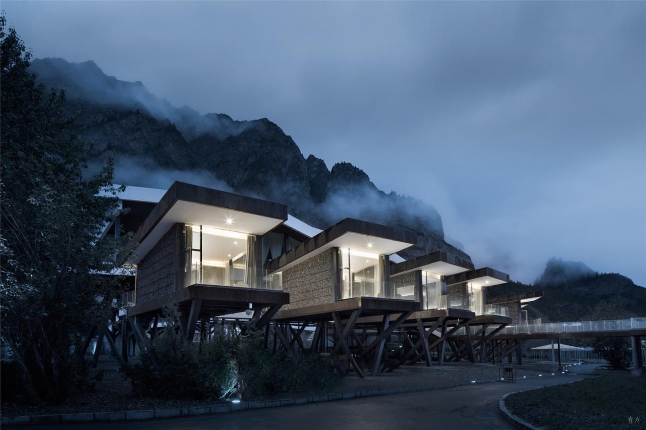 BIM建筑|高寒高海拔地区的当代建筑实践 / 小隐建筑