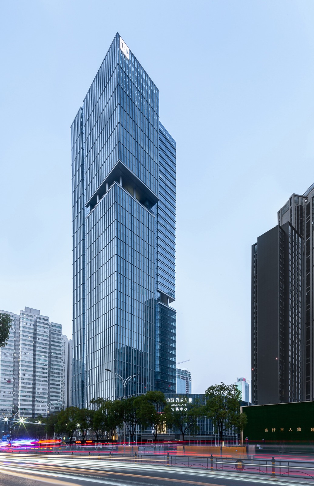 BIM建筑|城市天际线的重塑与街道生活的缝合：武汉中海中心 / 柏涛设计