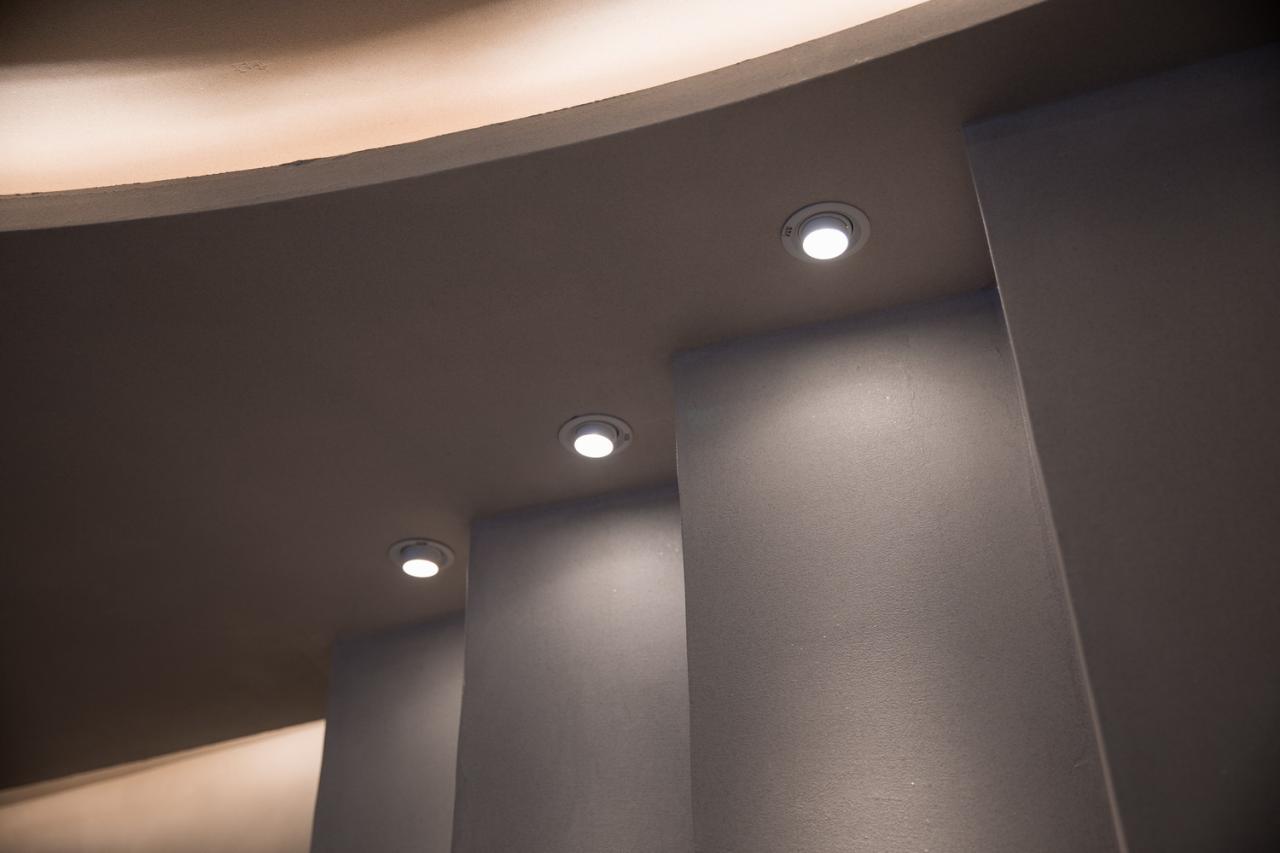 BIM建筑|为城市角落留一盏灯 闲来咖啡 / 素造建筑