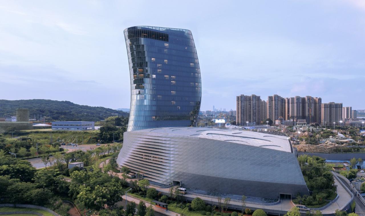 BIM建筑|长沙大王山朗豪酒店 / 蓝天组