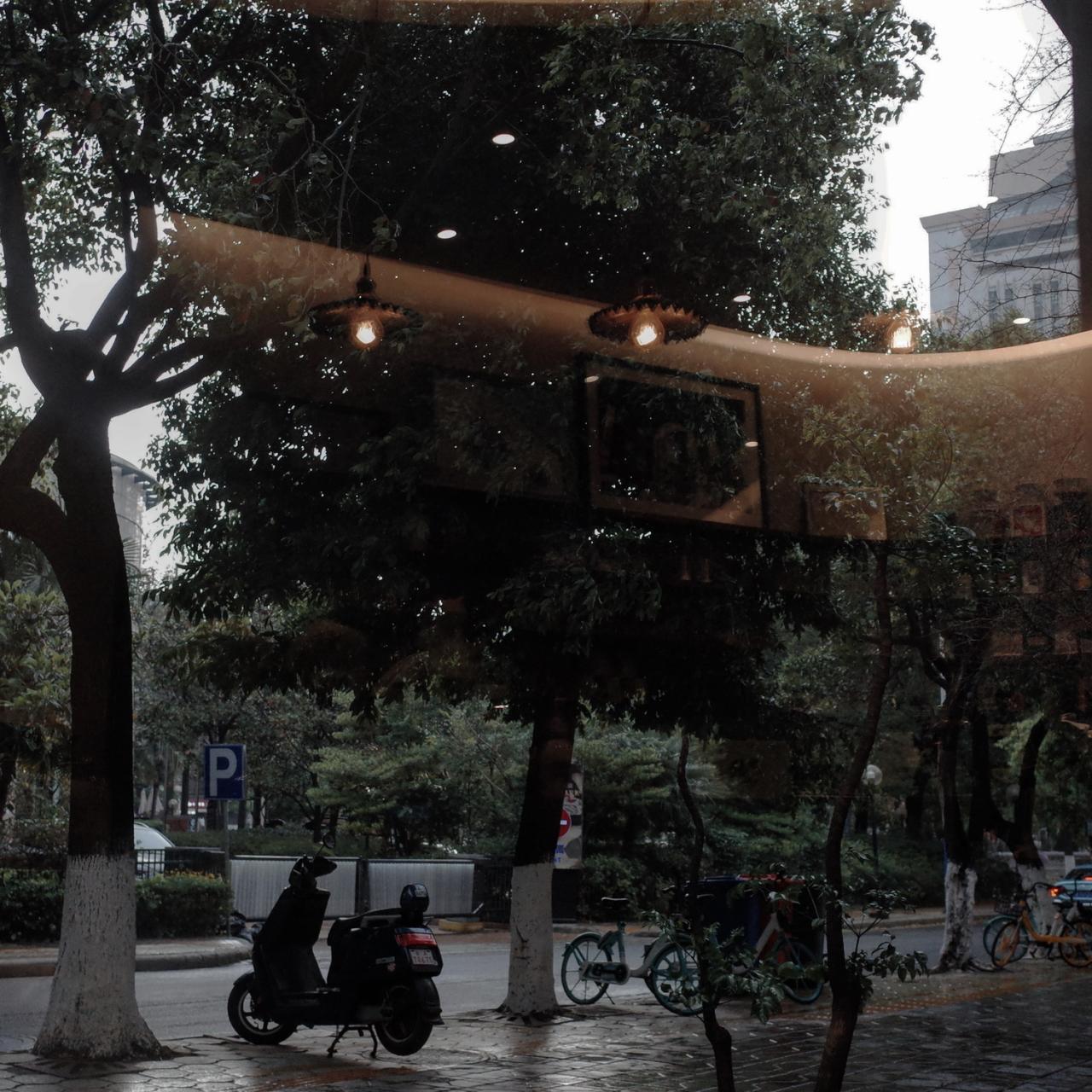 BIM建筑|为城市角落留一盏灯 闲来咖啡 / 素造建筑