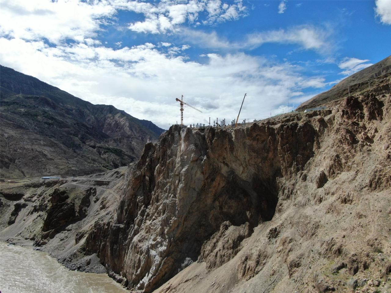 BIM建筑|高寒高海拔地区的当代建筑实践 / 小隐建筑