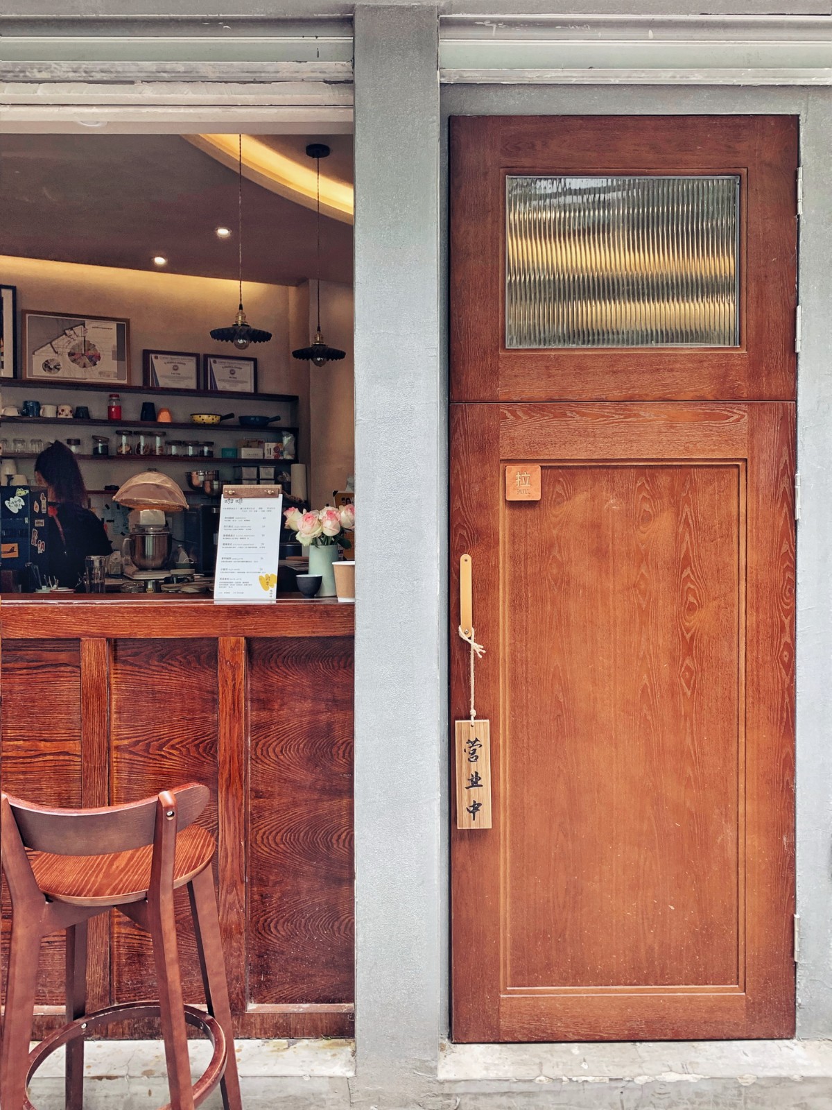 BIM建筑|为城市角落留一盏灯 闲来咖啡 / 素造建筑