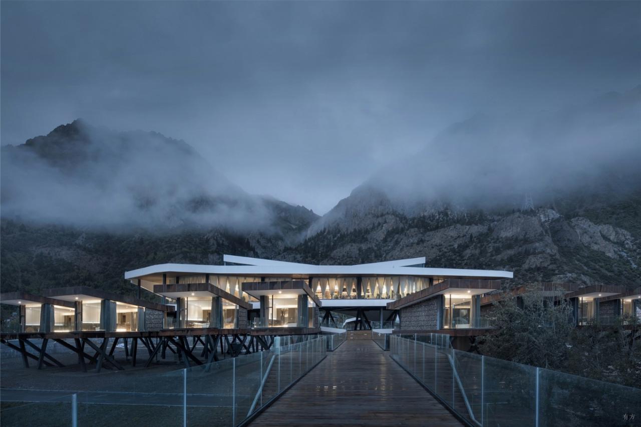 BIM建筑|高寒高海拔地区的当代建筑实践 / 小隐建筑