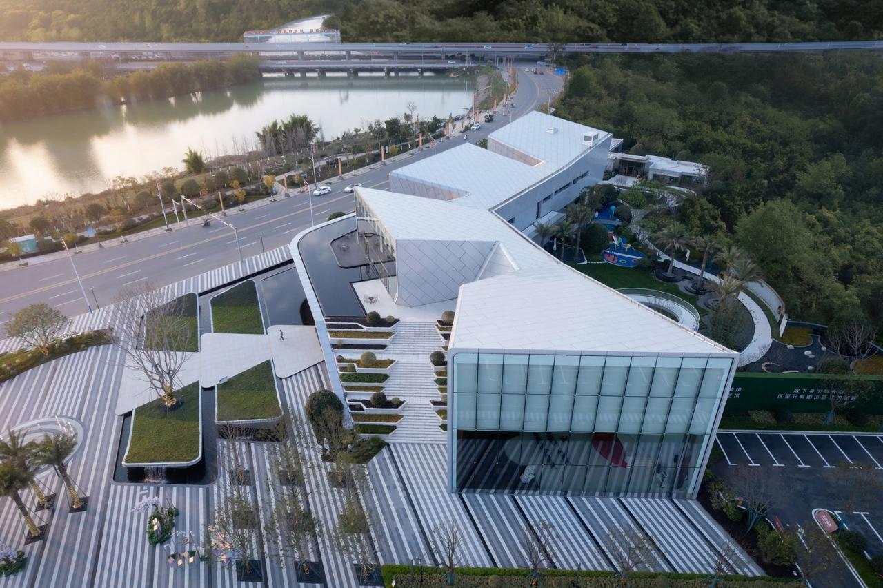 BIM建筑|赣州锦润 ▪ 滨江云宸展示中心 / 成执设计