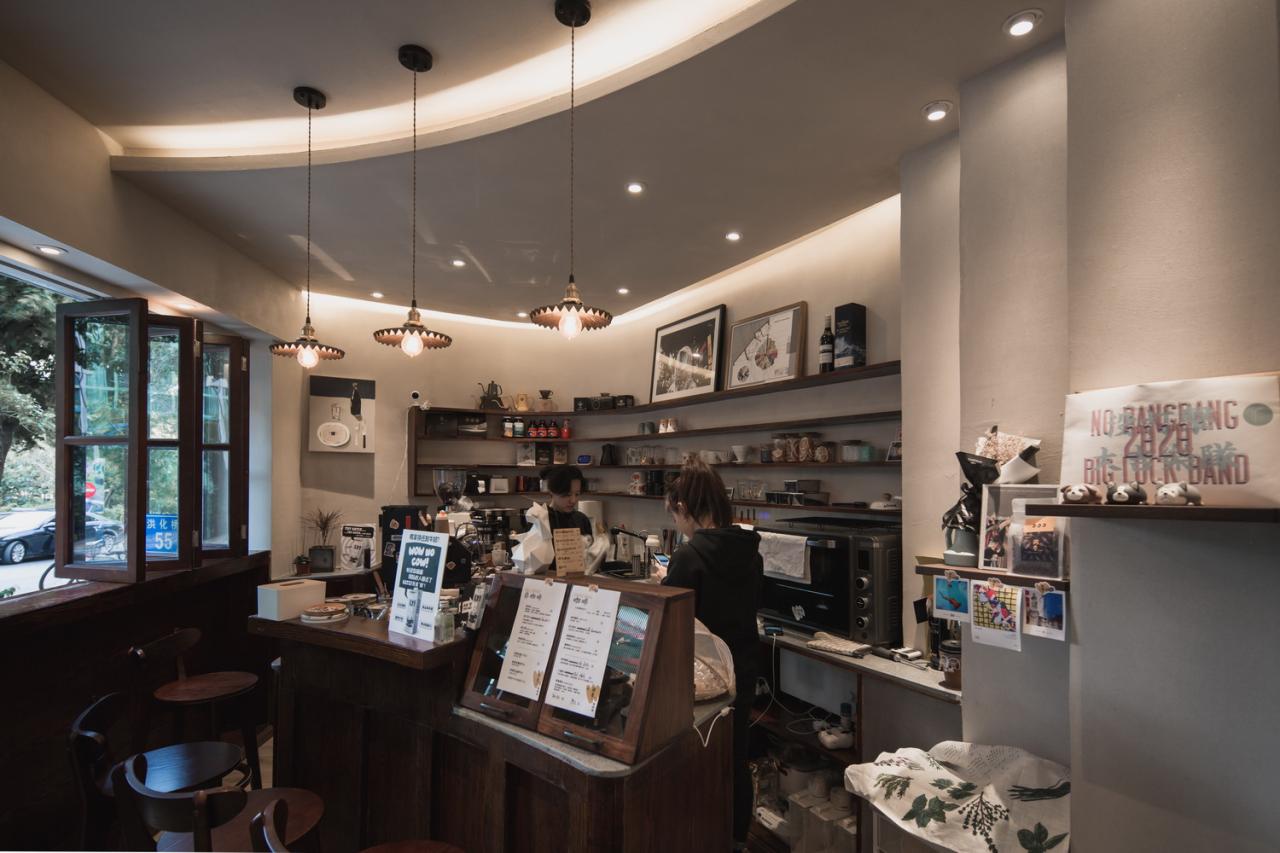 BIM建筑|为城市角落留一盏灯 闲来咖啡 / 素造建筑