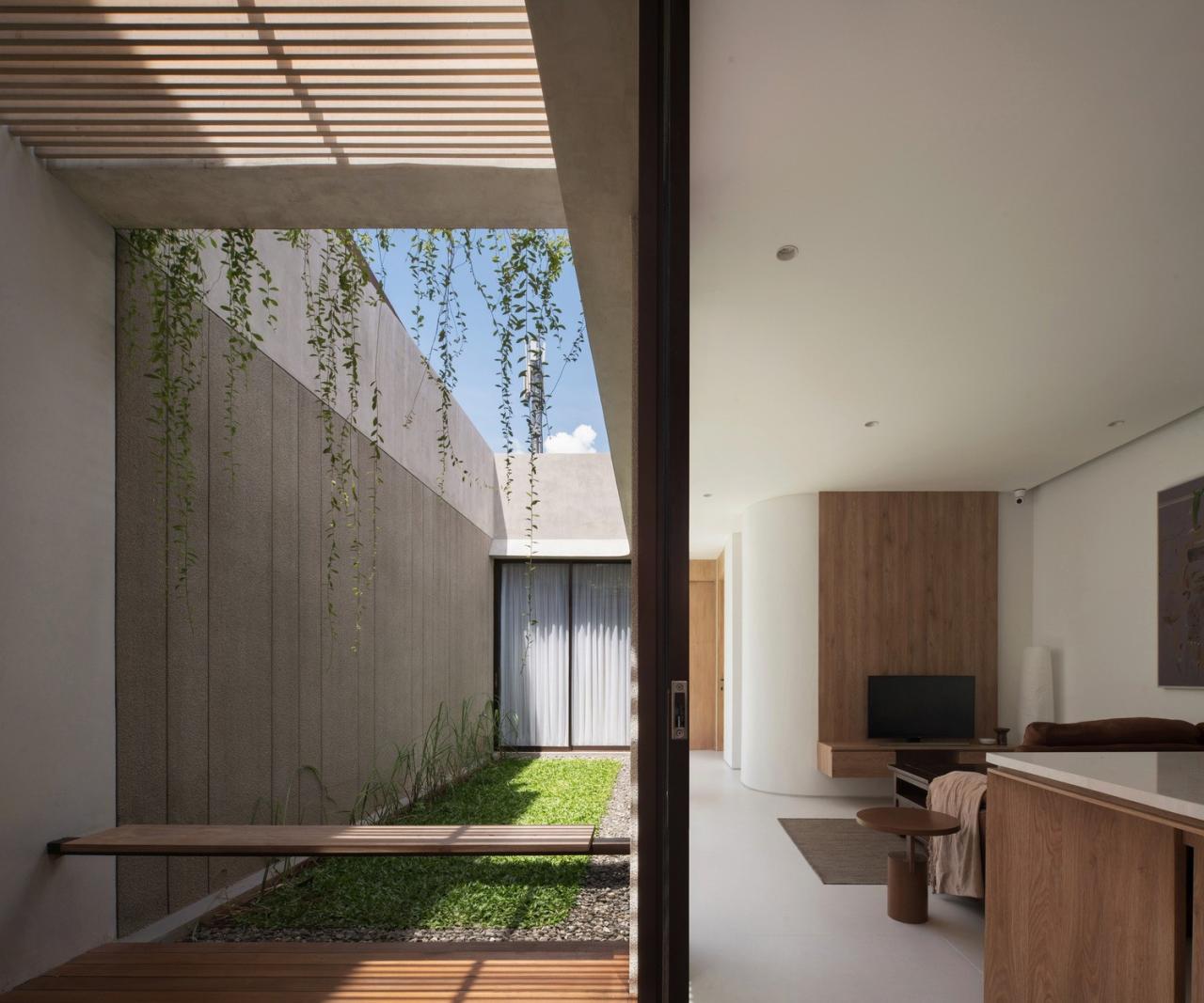 BIM建筑|狭长地形下的独立住宅：YD 住宅 / Isso Architects