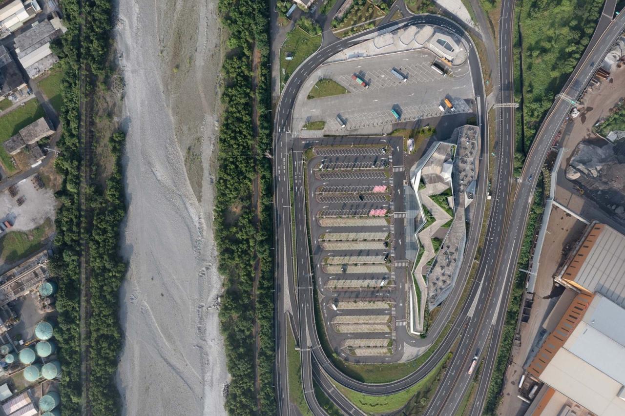 BIM建筑|苏澳高速公路休息区及服务区 / 翁祖模建筑师事务所