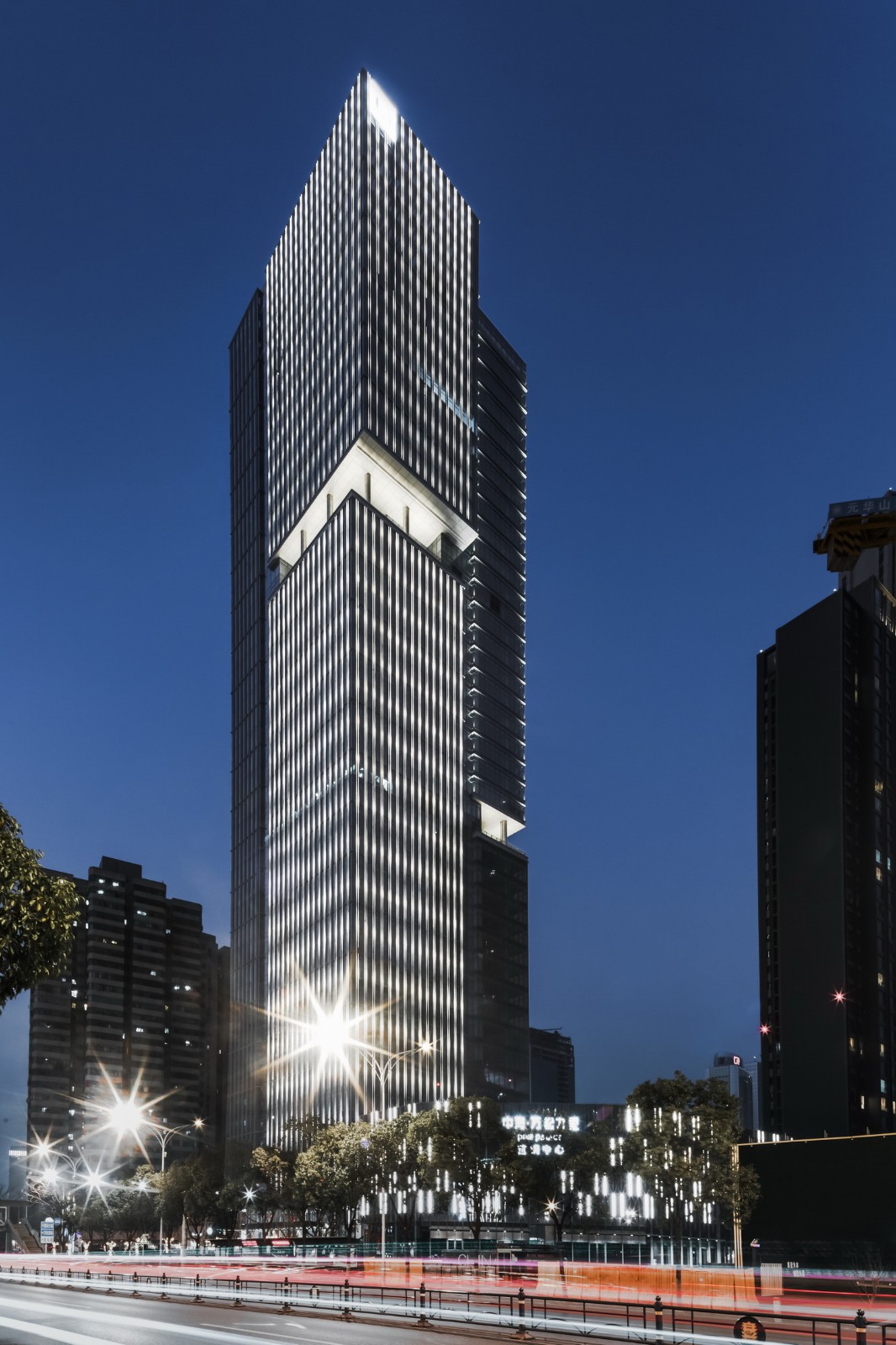 BIM建筑|城市天际线的重塑与街道生活的缝合：武汉中海中心 / 柏涛设计