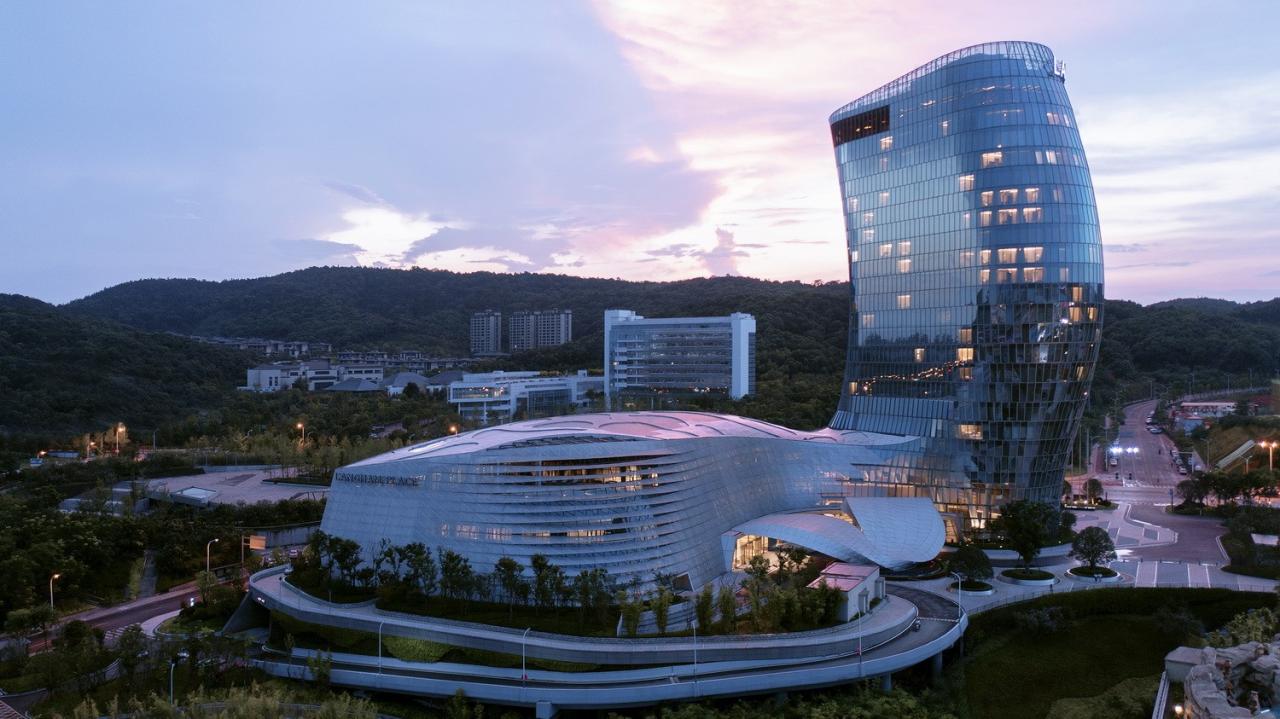 BIM建筑|长沙大王山朗豪酒店 / 蓝天组