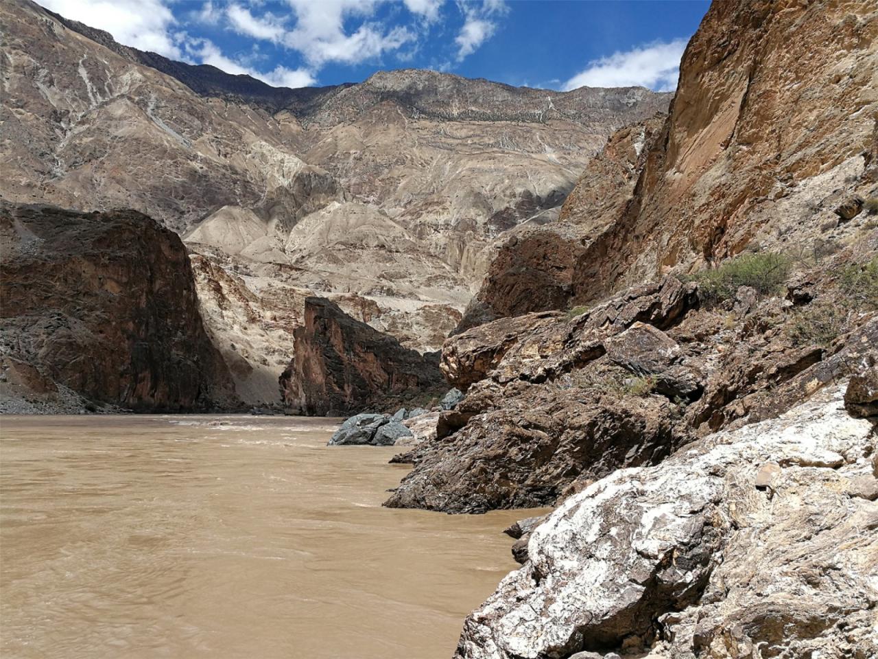 BIM建筑|高寒高海拔地区的当代建筑实践 / 小隐建筑
