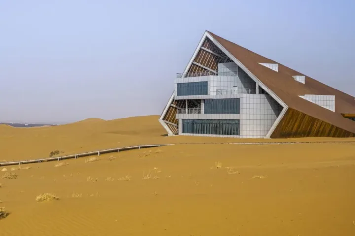 BIM建筑|大漠星河营地接待中心 / 三文建筑