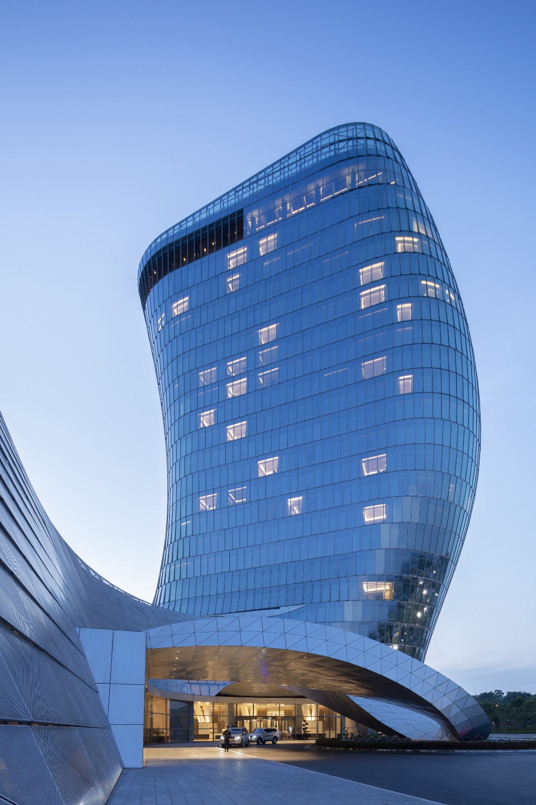 BIM建筑|长沙大王山朗豪酒店 / 蓝天组