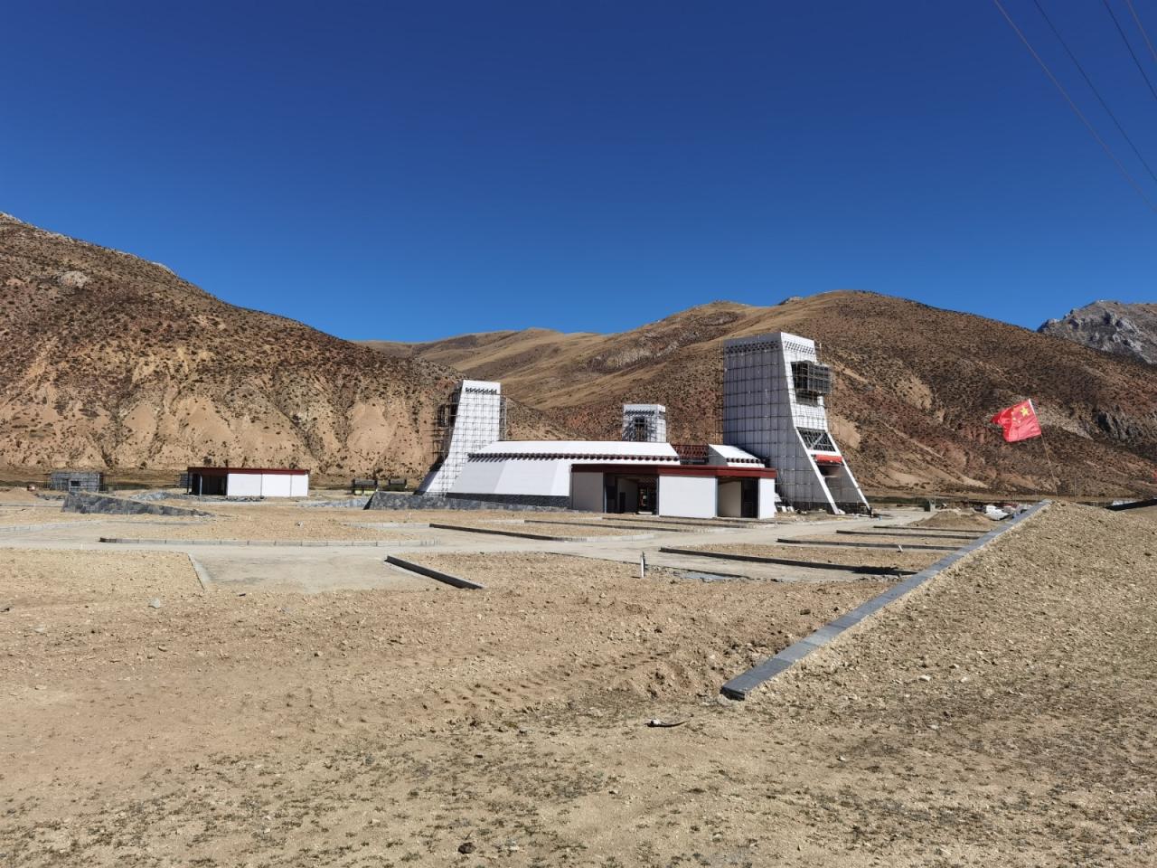 BIM建筑|高寒高海拔地区的当代建筑实践 / 小隐建筑