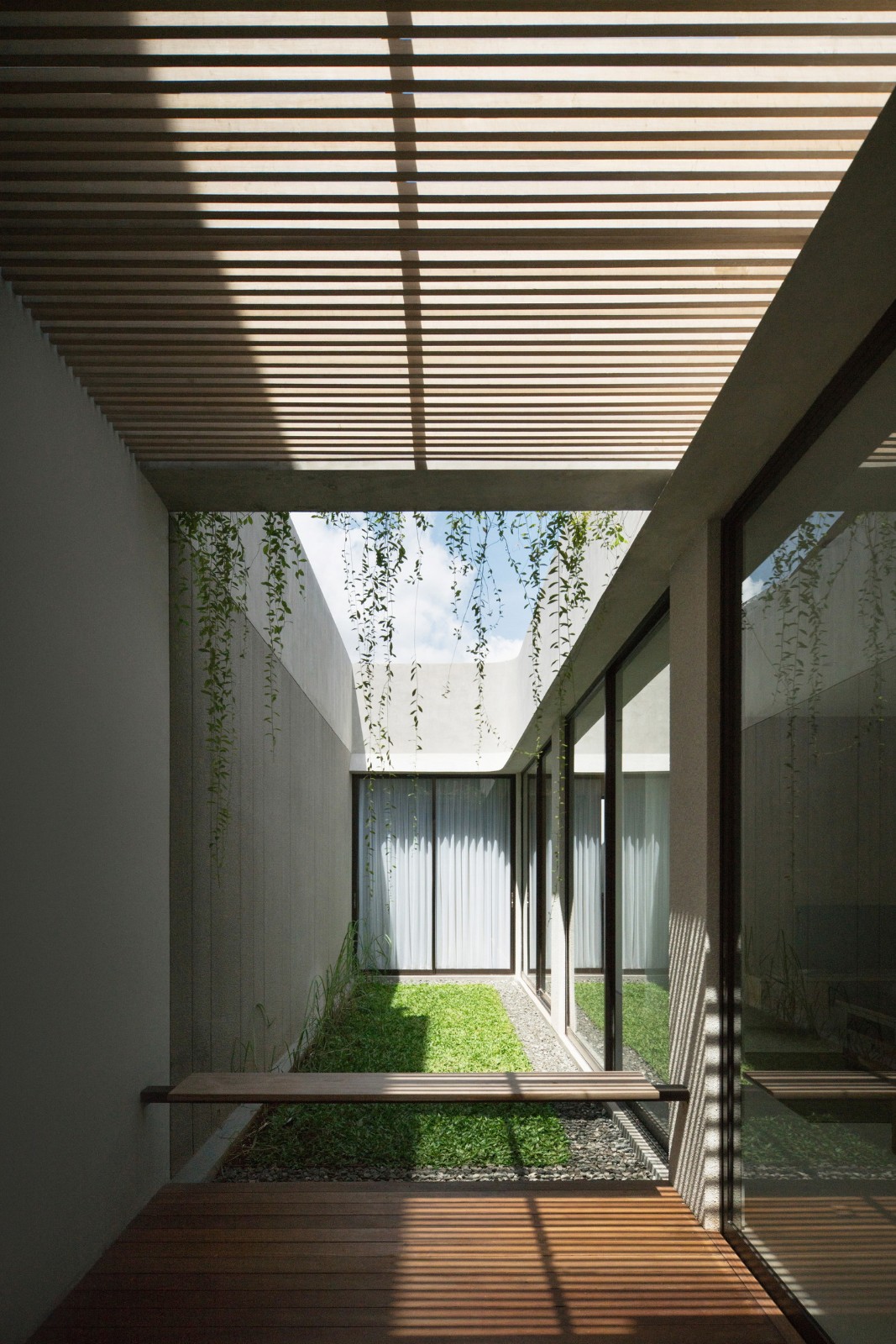 BIM建筑|狭长地形下的独立住宅：YD 住宅 / Isso Architects