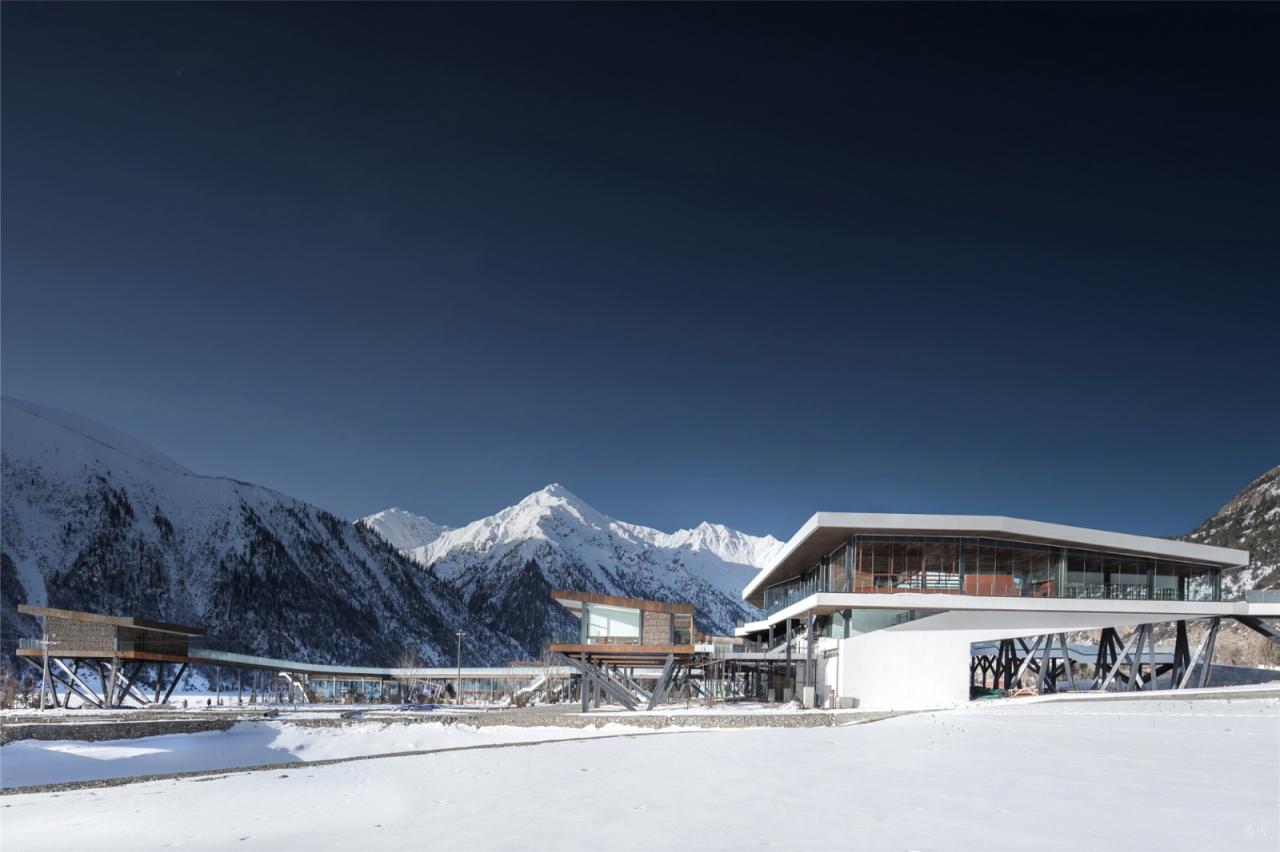 BIM建筑|高寒高海拔地区的当代建筑实践 / 小隐建筑