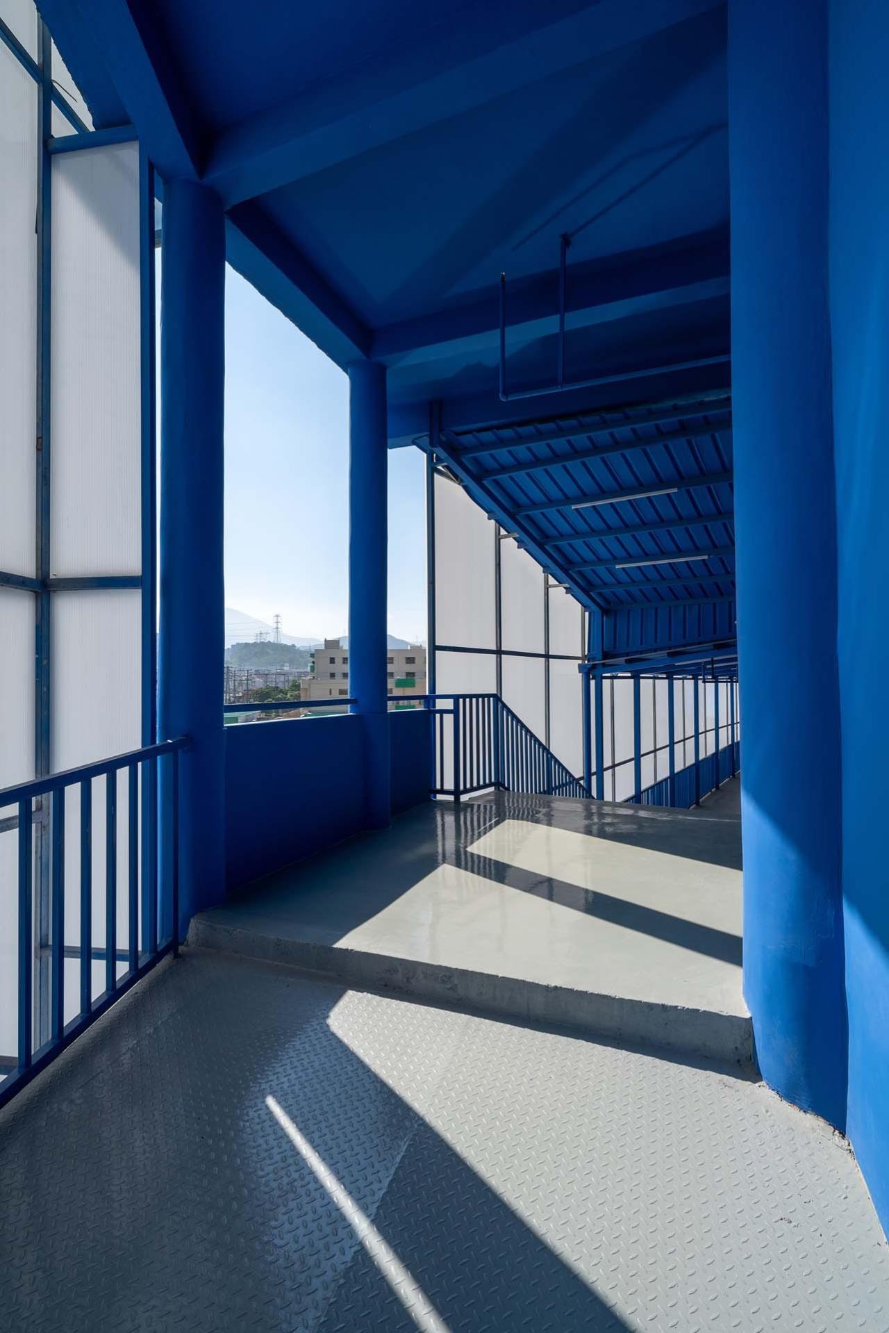 BIM建筑|深圳蓝白艺术院校 / 万社设计