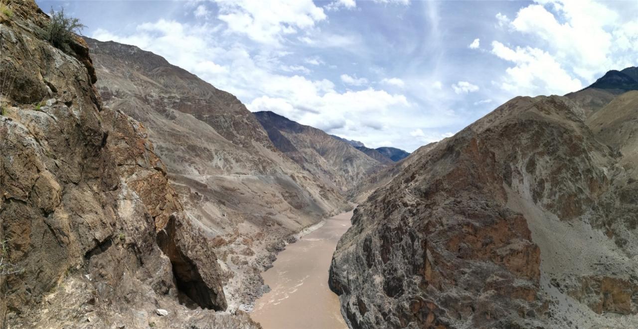 BIM建筑|高寒高海拔地区的当代建筑实践 / 小隐建筑