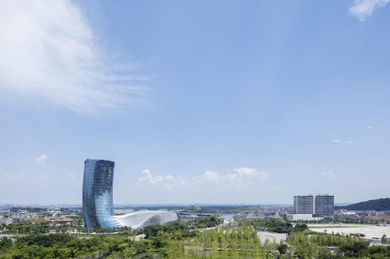 BIM建筑|长沙大王山朗豪酒店 / 蓝天组