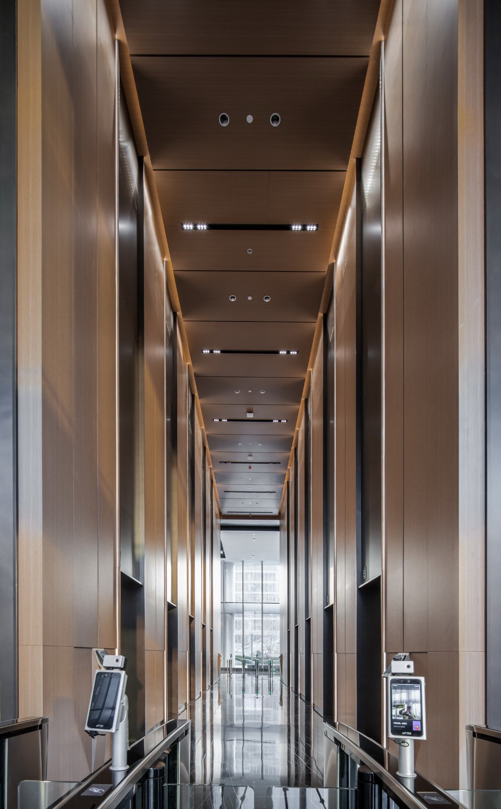 BIM建筑|城市天际线的重塑与街道生活的缝合：武汉中海中心 / 柏涛设计