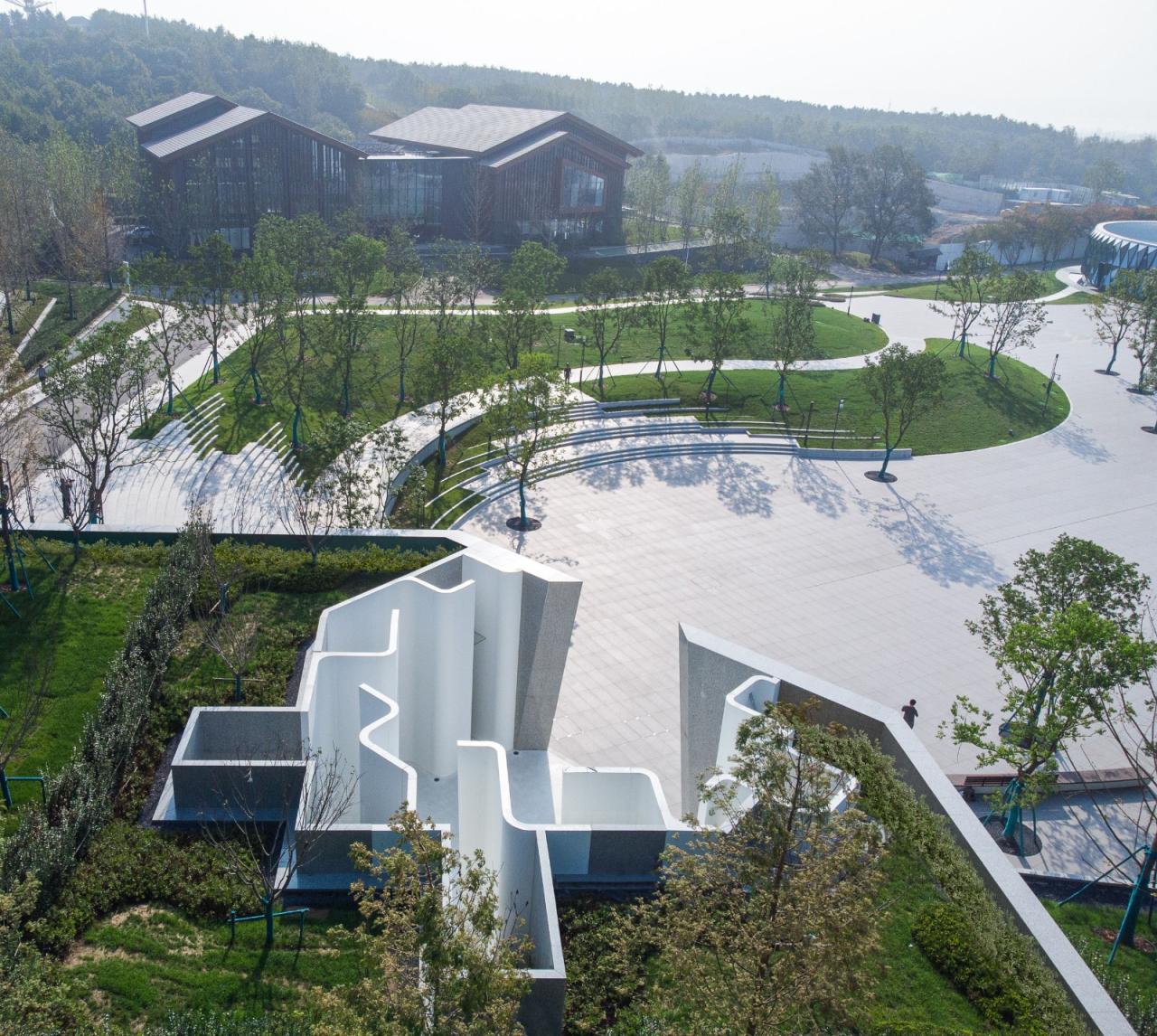 BIM建筑|阿朵小镇公共卫生间 / 栖城设计