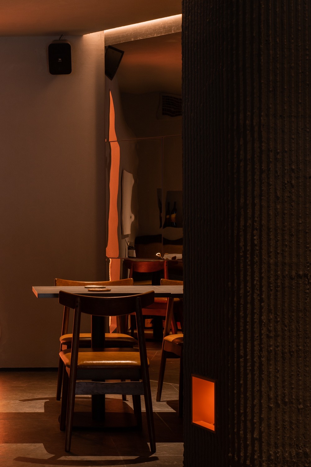 BIM建筑|Wine Nuts酒疯子餐酒吧 / 未韬建筑