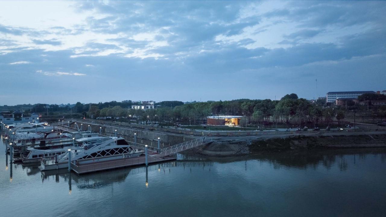 BIM建筑|梁子湖长岭渡口景观公厕 / 原榀建筑