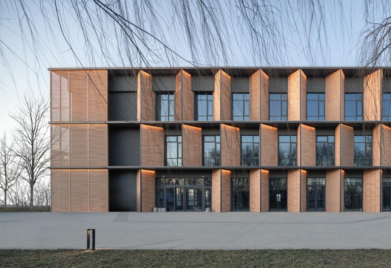 BIM建筑|废弃厂房改造康养配套 / 栖城设计