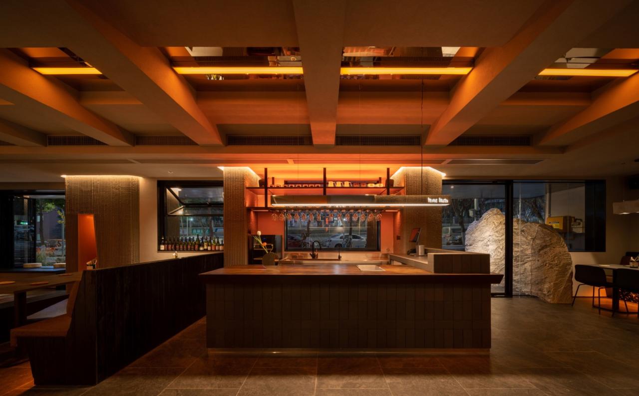 BIM建筑|Wine Nuts酒疯子餐酒吧 / 未韬建筑