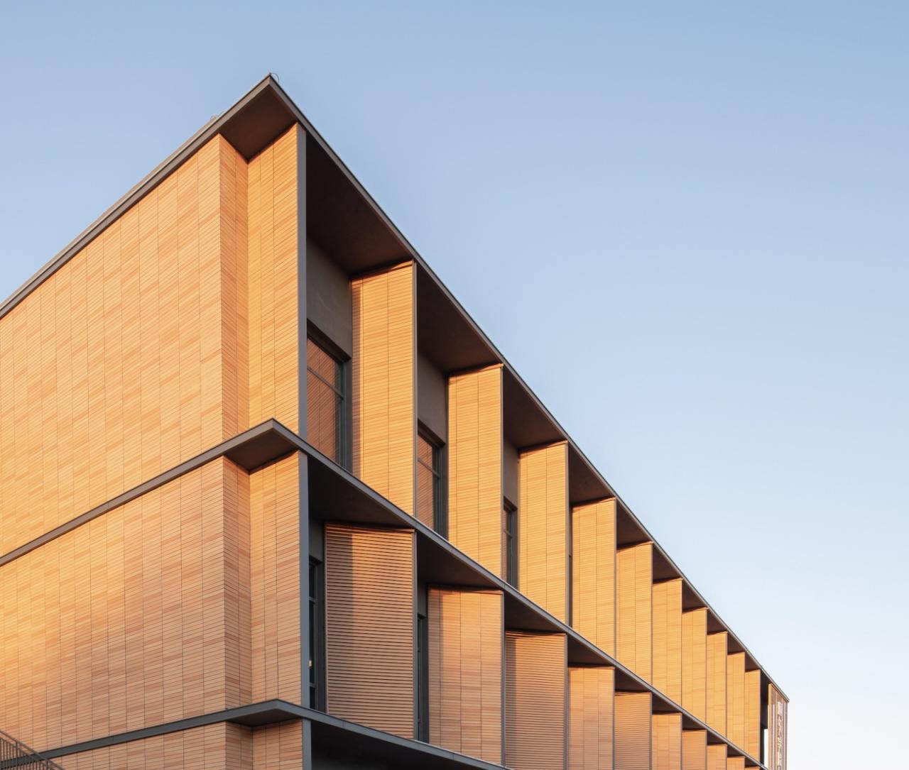 BIM建筑|废弃厂房改造康养配套 / 栖城设计