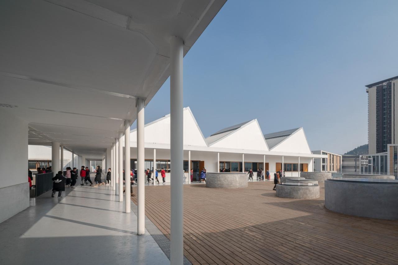 BIM建筑|平行与光的学校——青衣江路小学校 / 迹·建筑事务所（TAO）