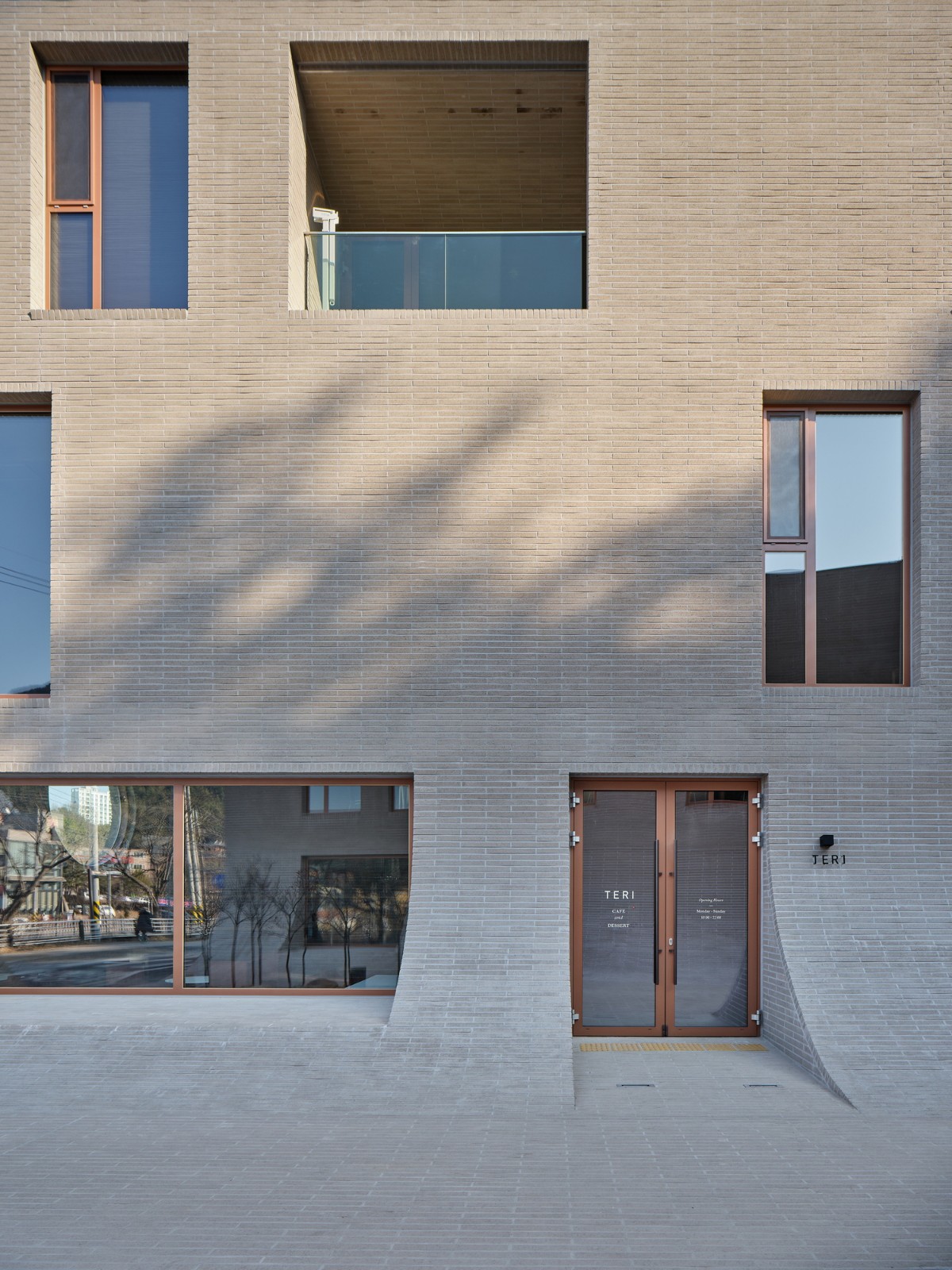 BIM建筑|流水墙体，泰瑞咖啡馆 / NAMELESS Architecture