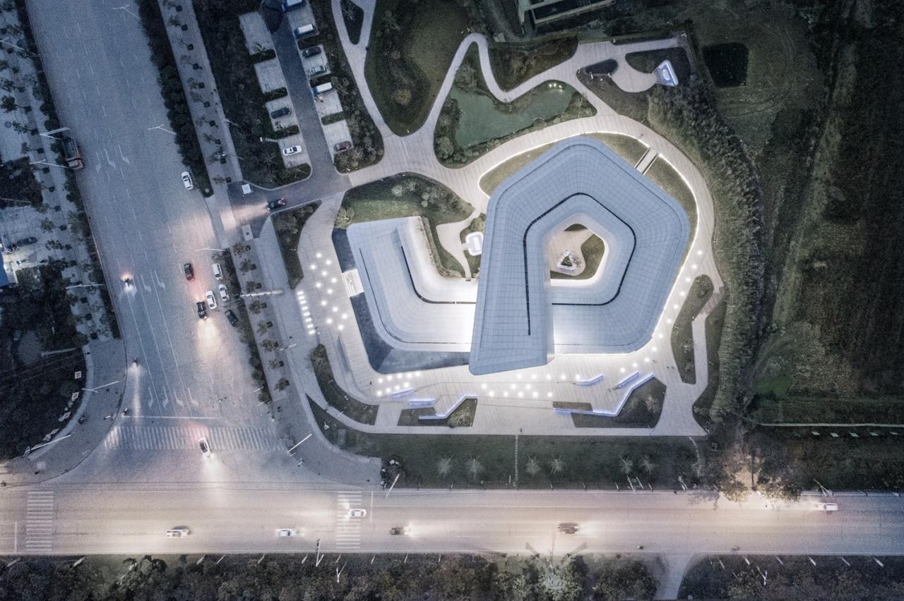 BIM建筑|反重力生长的有机体—洪湖·新滩展示中心 / UA尤安设计