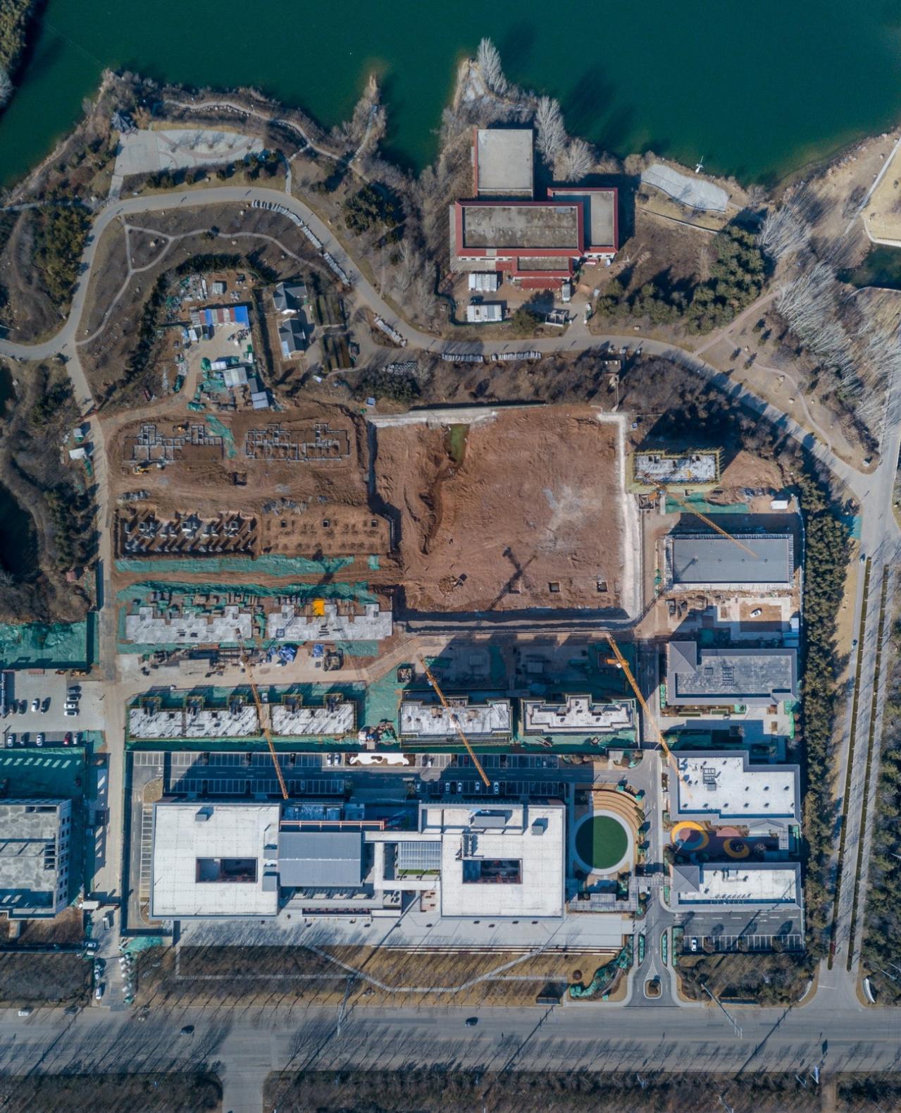 BIM建筑|废弃厂房改造康养配套 / 栖城设计