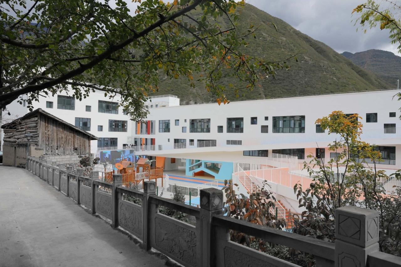 BIM建筑|九寨沟县启航幼儿园 / 东意建筑