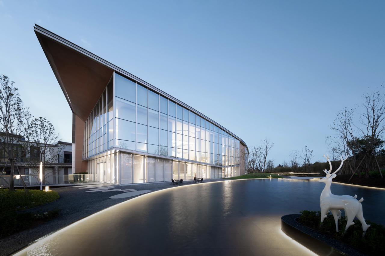 BIM建筑|丝带萦绕于山林间的遐想-昆明华侨城 ▪ 滇中乐活城社区中心 / 成执设计