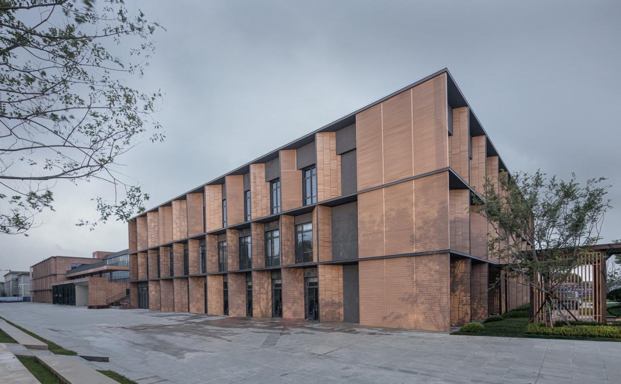 BIM建筑|废弃厂房改造康养配套 / 栖城设计