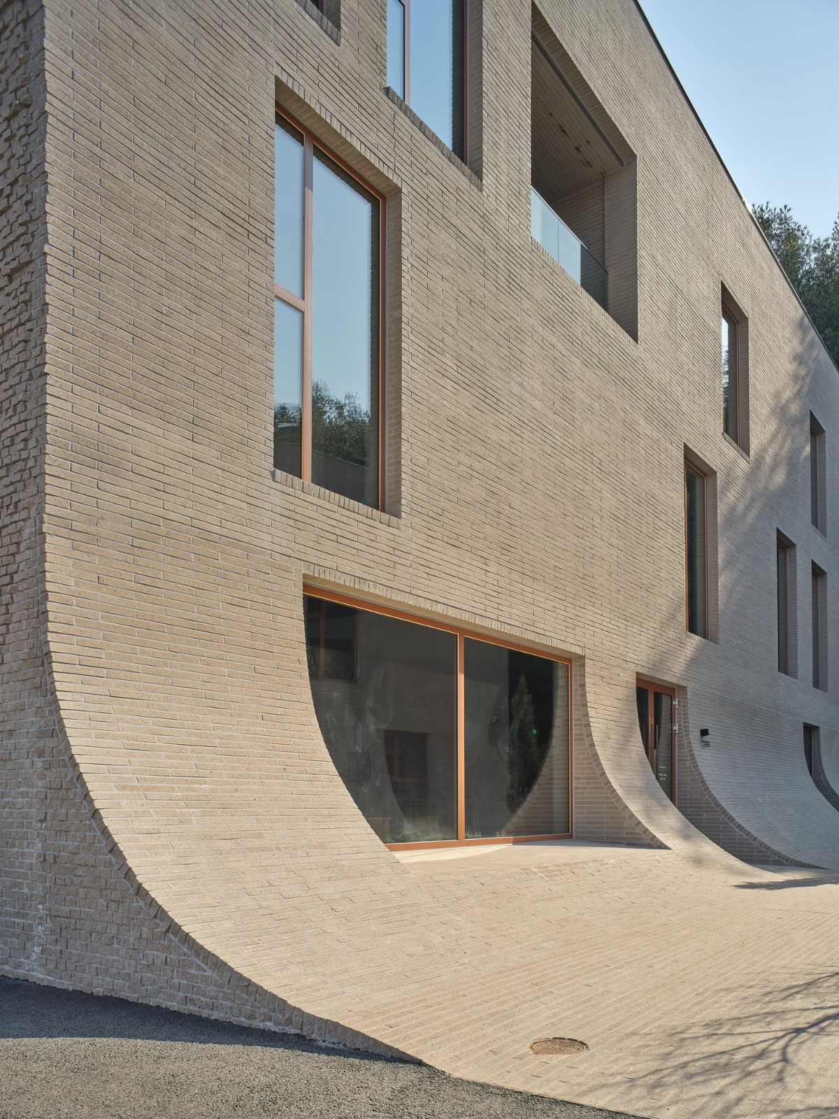 BIM建筑|流水墙体，泰瑞咖啡馆 / NAMELESS Architecture