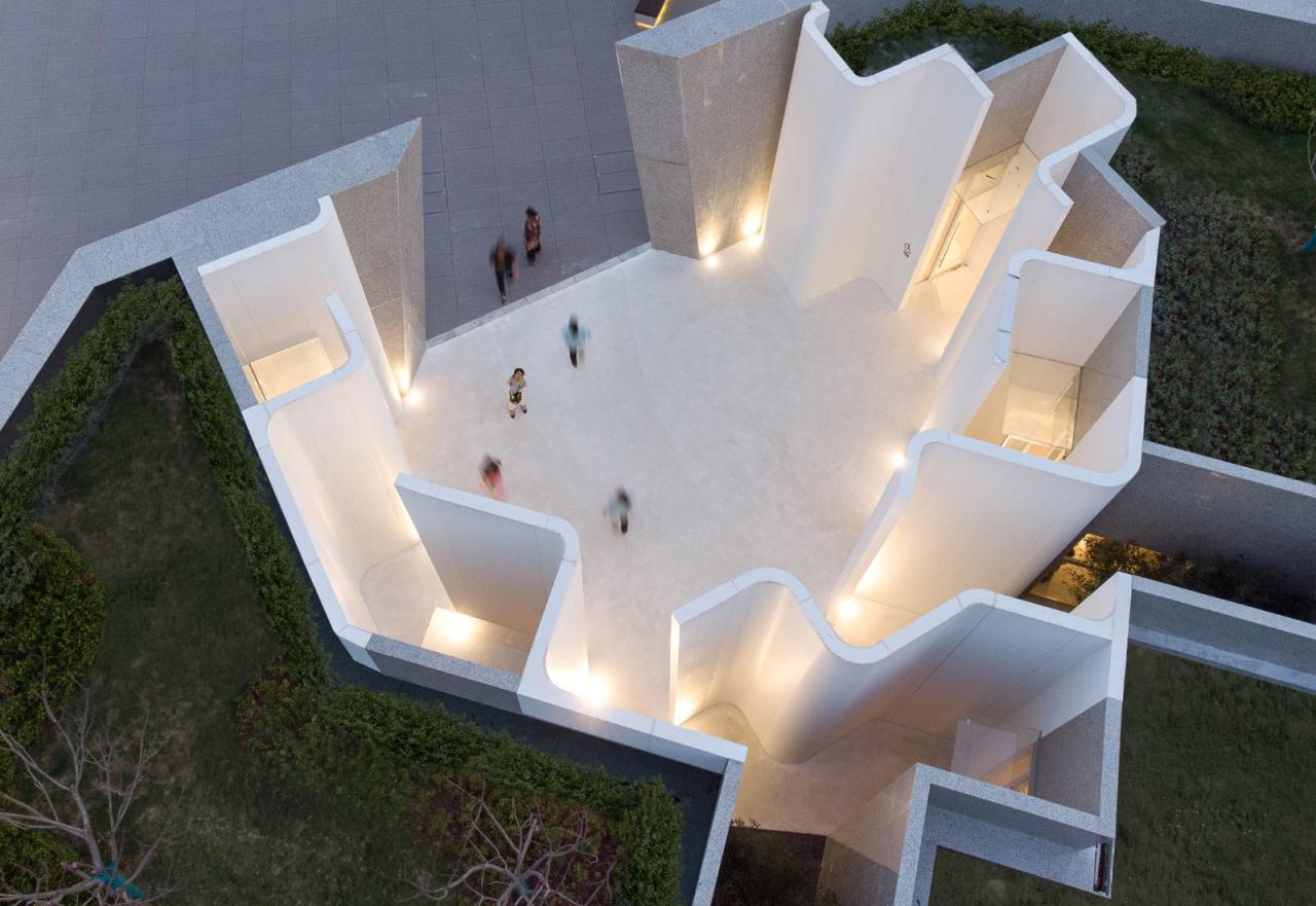 BIM建筑|阿朵小镇公共卫生间 / 栖城设计