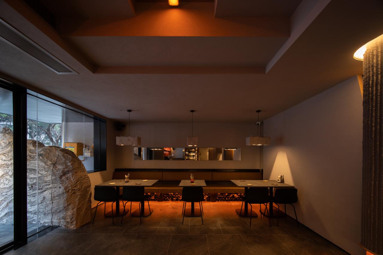 BIM建筑|Wine Nuts酒疯子餐酒吧 / 未韬建筑