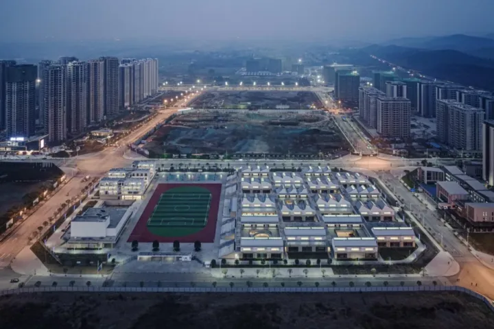 BIM建筑|平行与光的学校——青衣江路小学校 / 迹·建筑事务所（TAO）