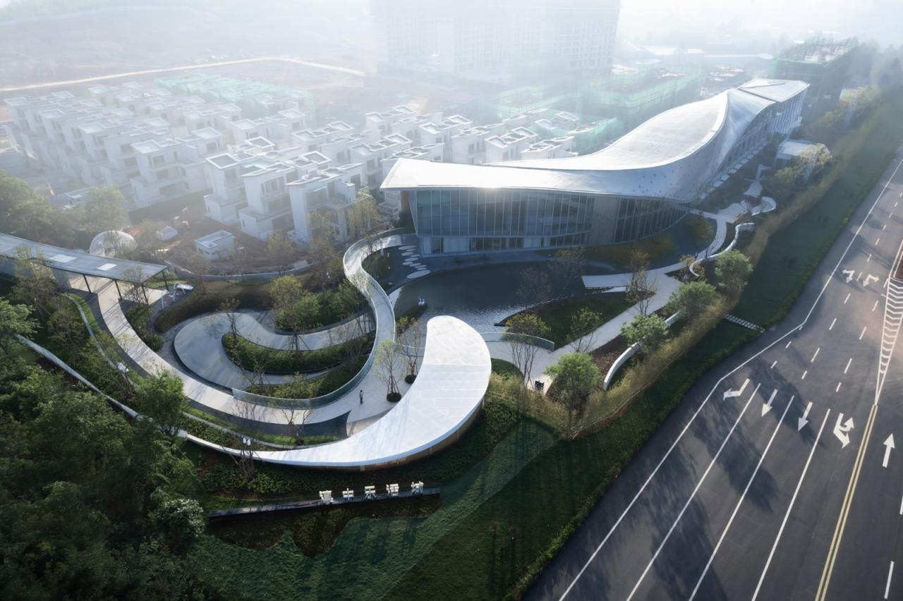BIM建筑|丝带萦绕于山林间的遐想-昆明华侨城 ▪ 滇中乐活城社区中心 / 成执设计