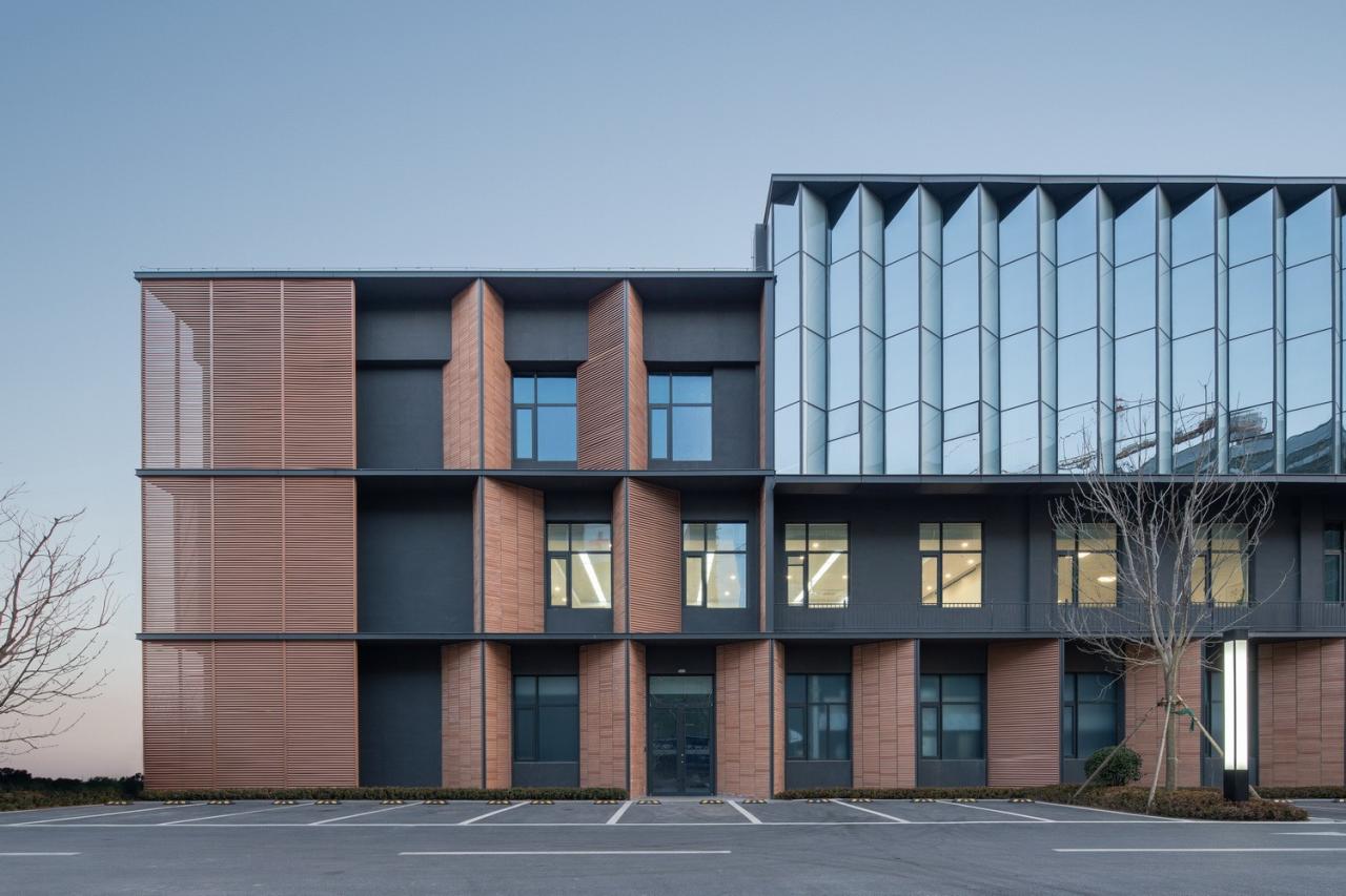 BIM建筑|废弃厂房改造康养配套 / 栖城设计