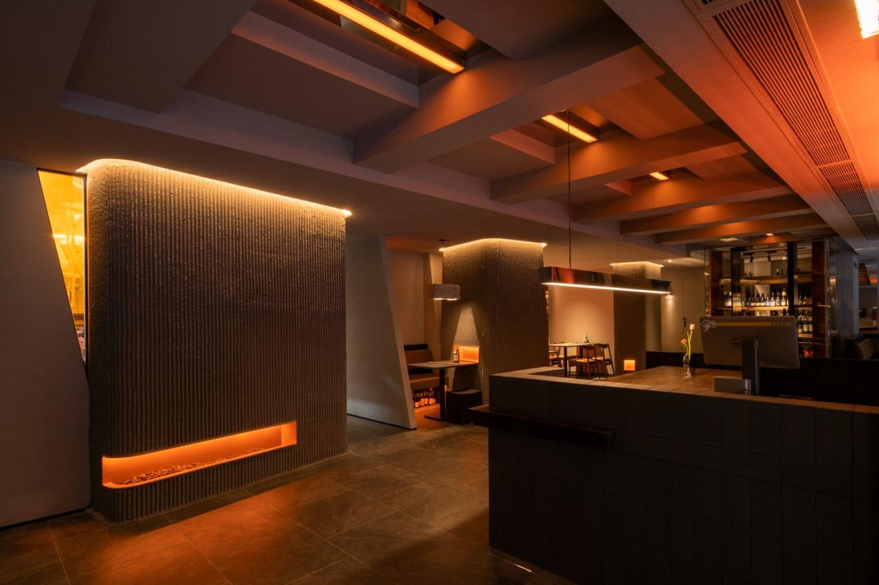 BIM建筑|Wine Nuts酒疯子餐酒吧 / 未韬建筑