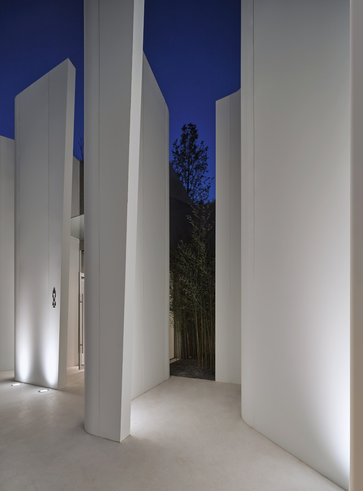 BIM建筑|阿朵小镇公共卫生间 / 栖城设计