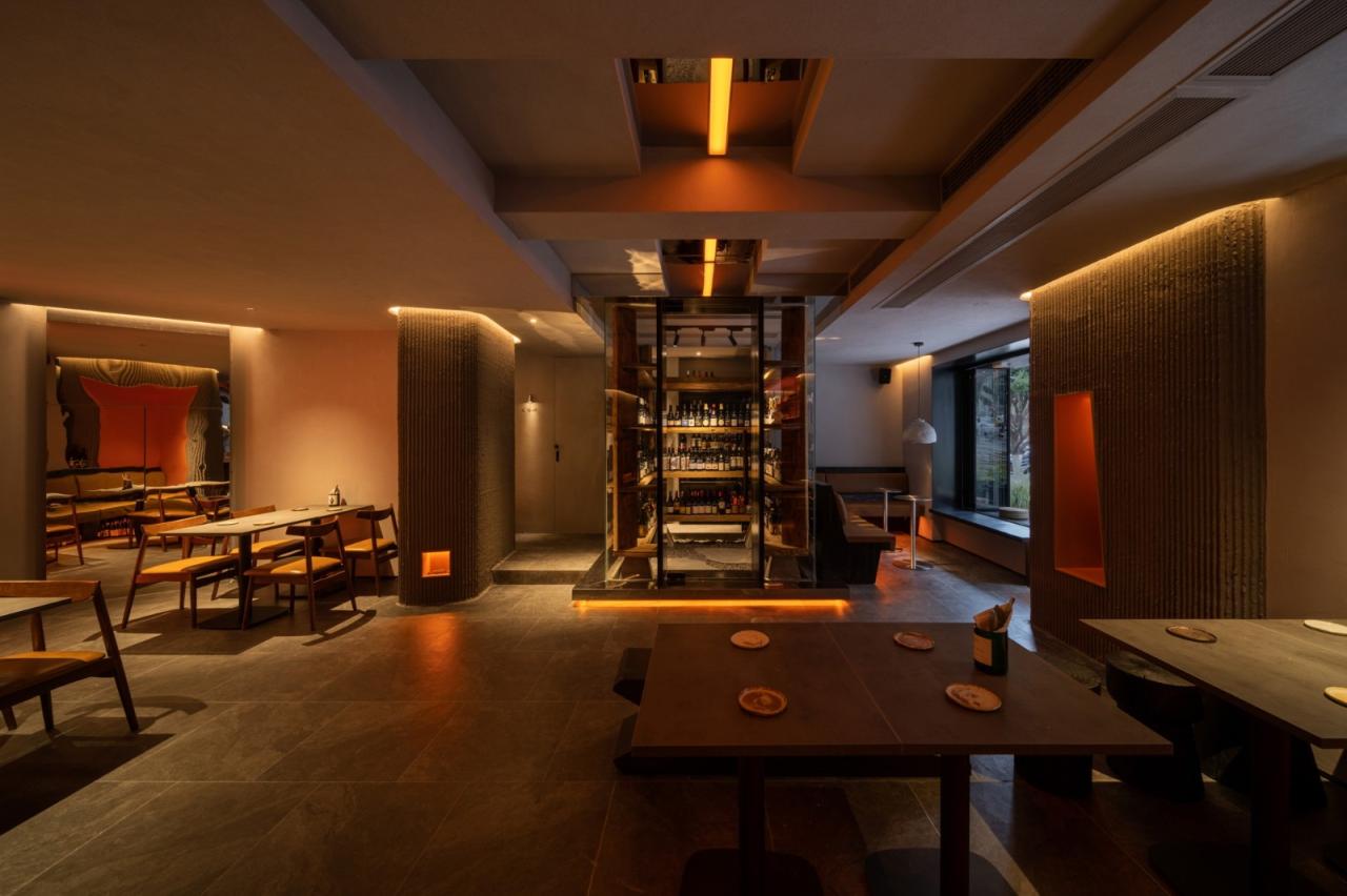 BIM建筑|Wine Nuts酒疯子餐酒吧 / 未韬建筑