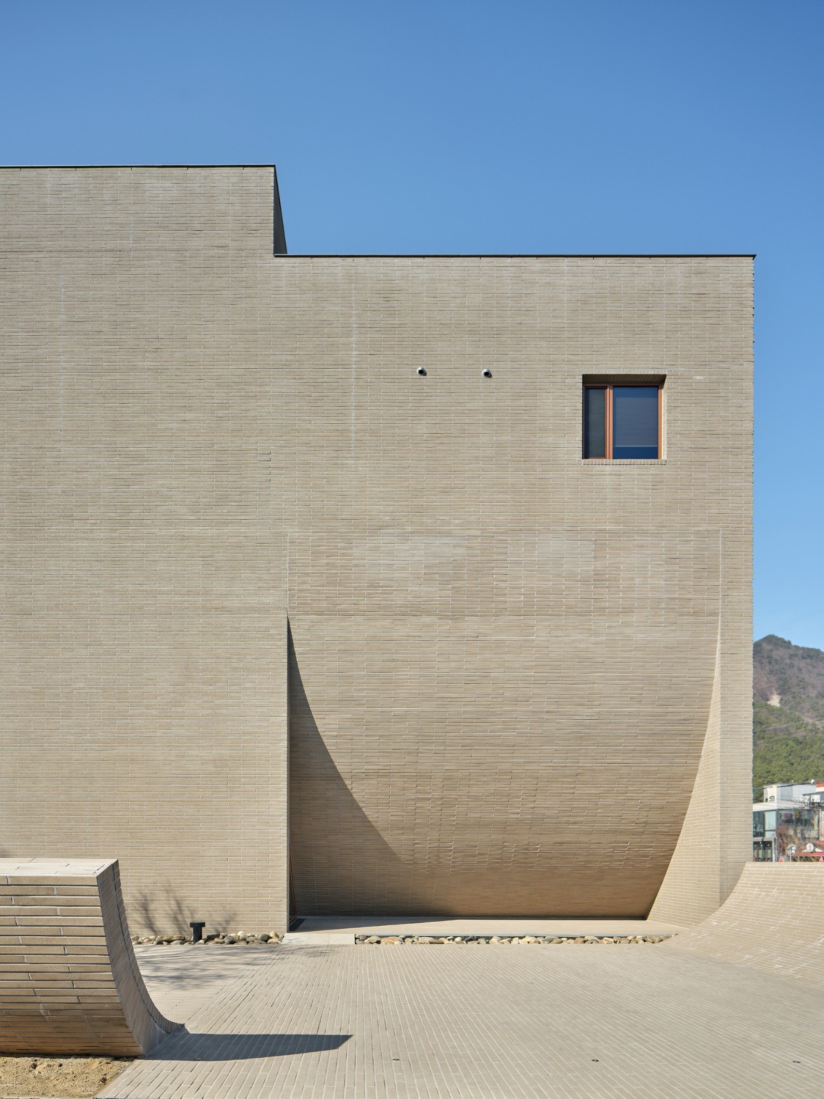 BIM建筑|流水墙体，泰瑞咖啡馆 / NAMELESS Architecture