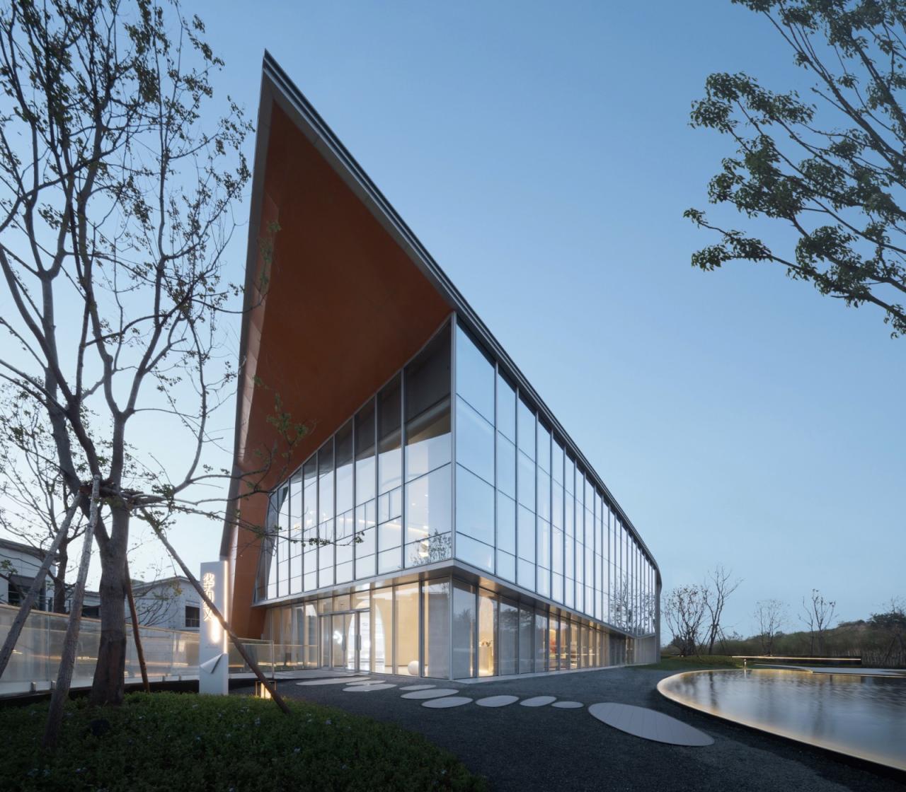 BIM建筑|丝带萦绕于山林间的遐想-昆明华侨城 ▪ 滇中乐活城社区中心 / 成执设计