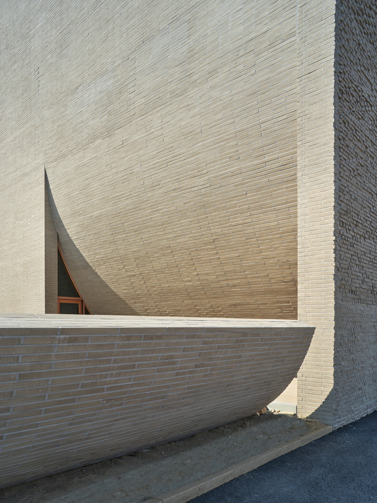 BIM建筑|流水墙体，泰瑞咖啡馆 / NAMELESS Architecture