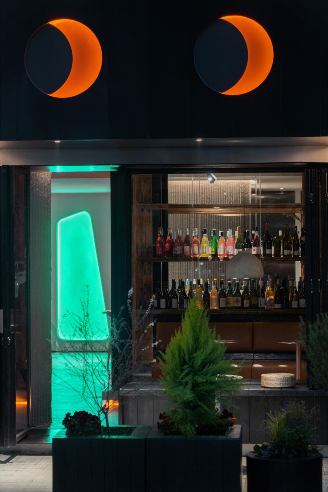 BIM建筑|Wine Nuts酒疯子餐酒吧 / 未韬建筑